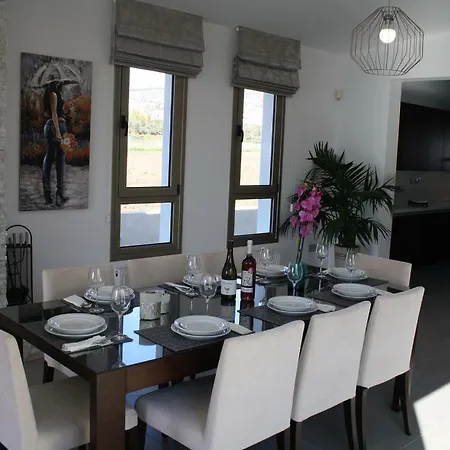 Grande - Perfect Family Holiday Villa *