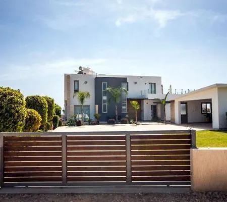 Grande - Perfect Family Holiday Villa Coral Bay